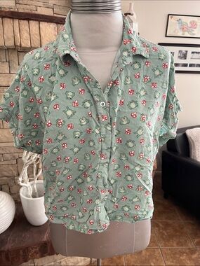 Hot Topic Cropped Frog Mushroom Shirt Size L